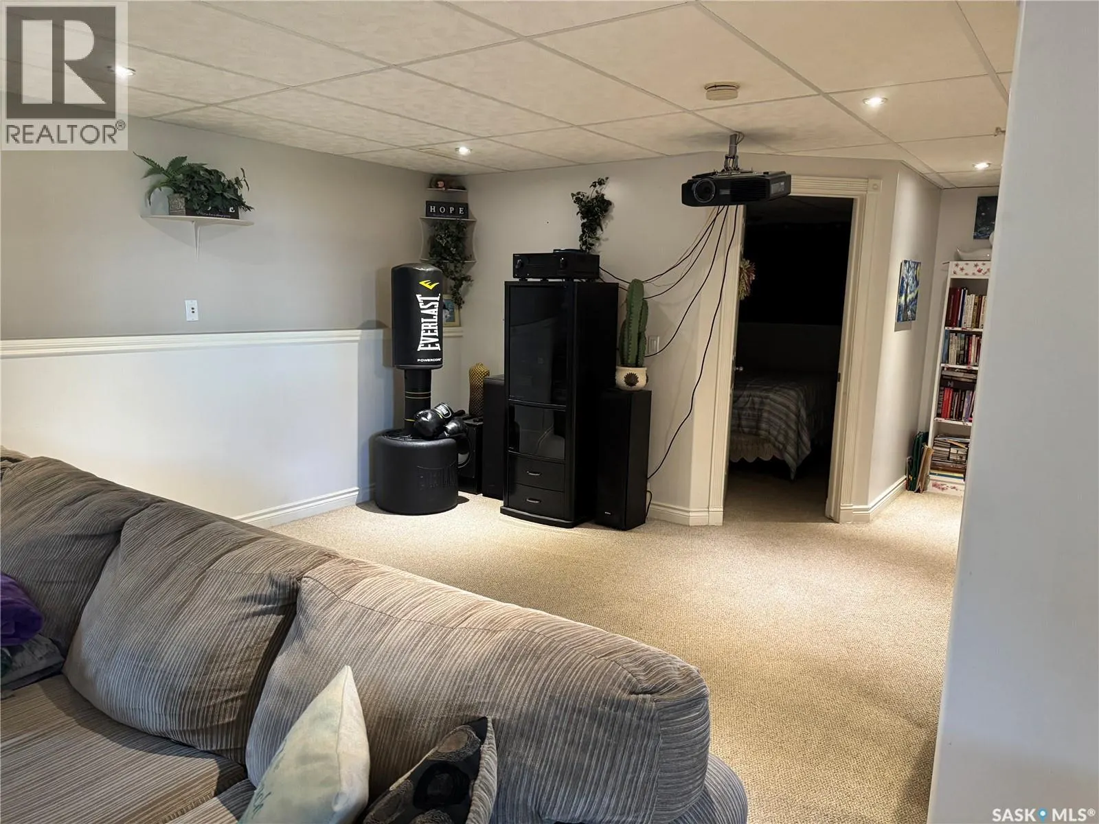402 Overholt CRESCENT