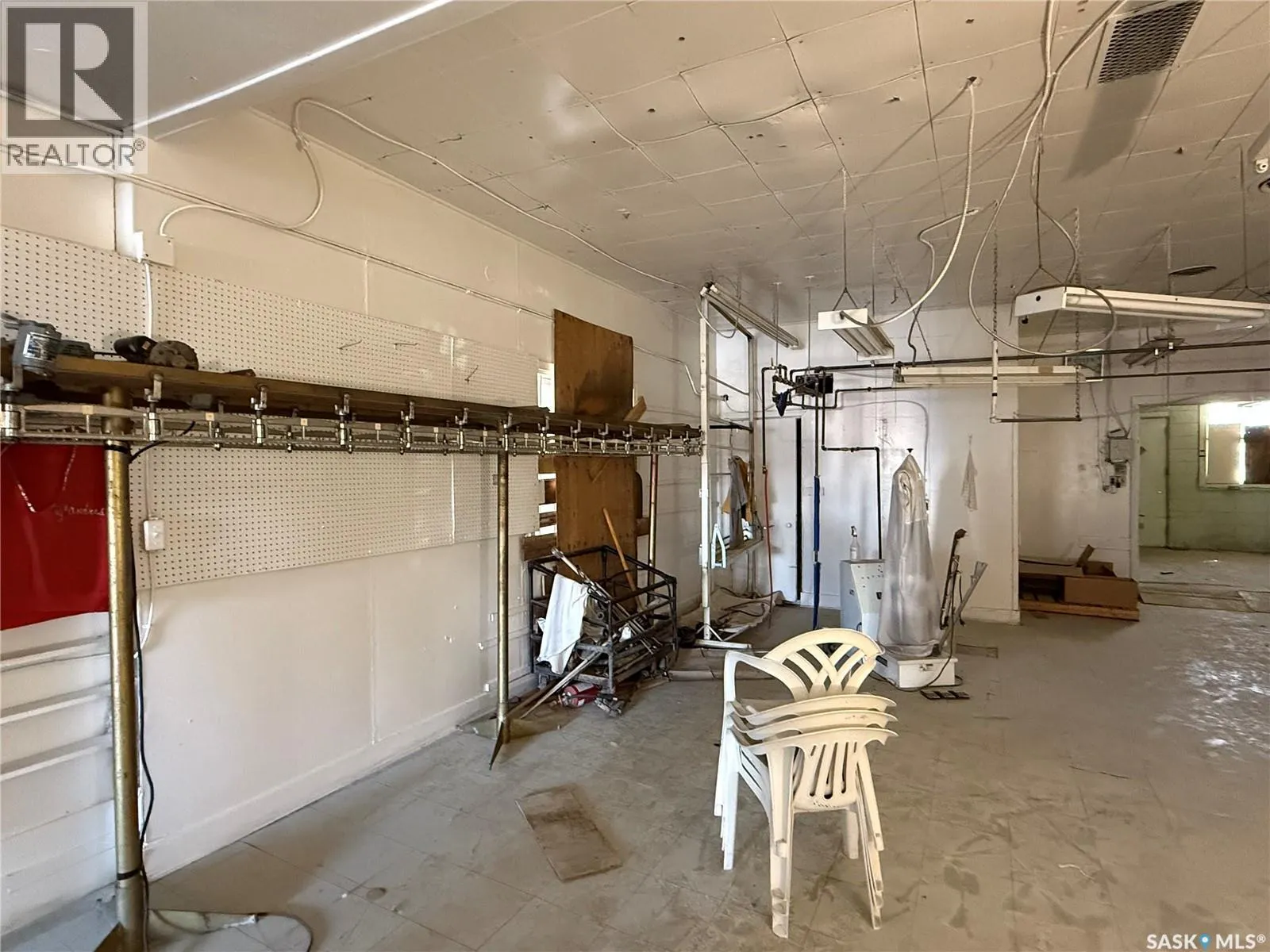 212 1ST AVENUE W