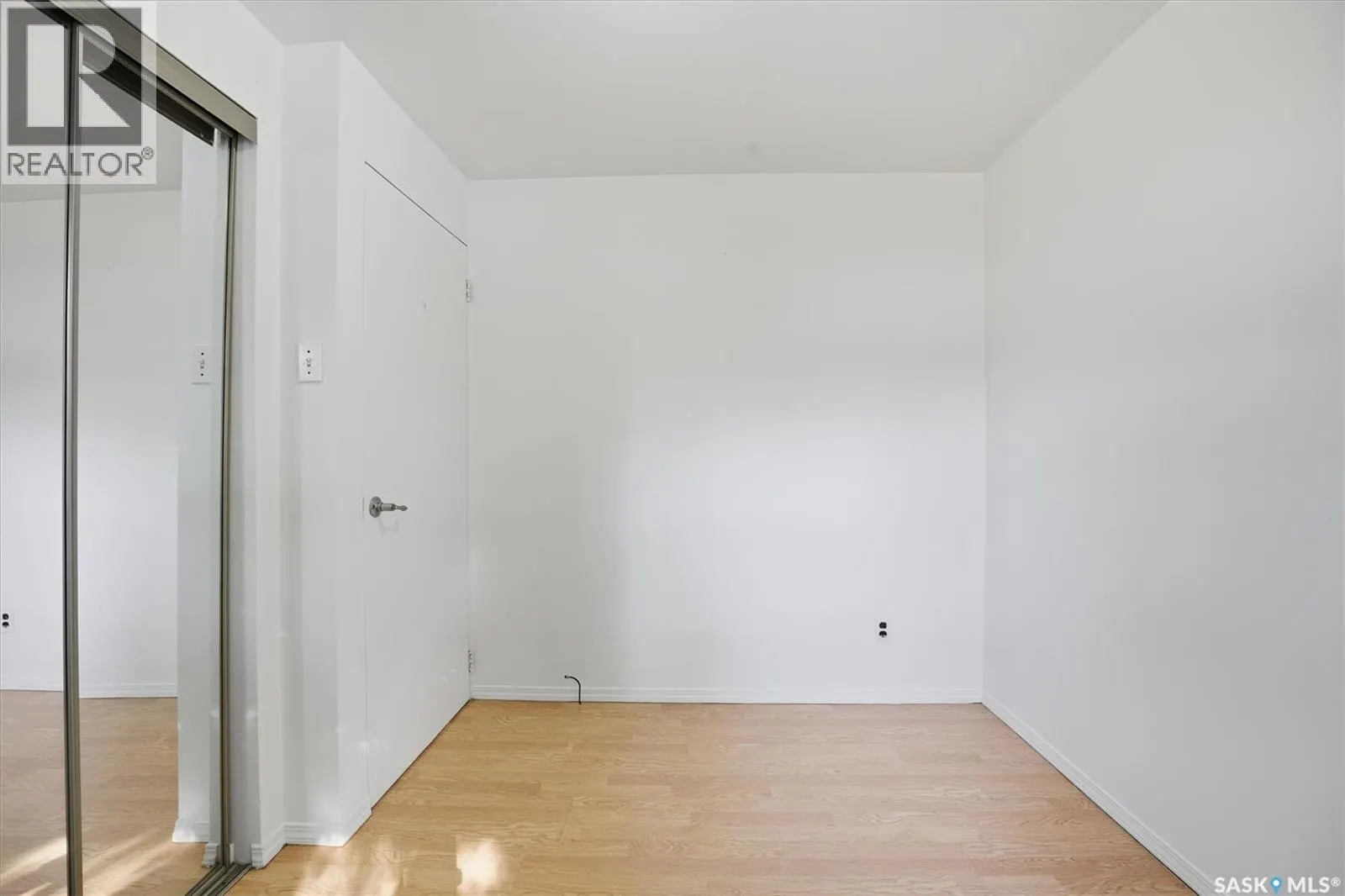 524 2nd STREET E