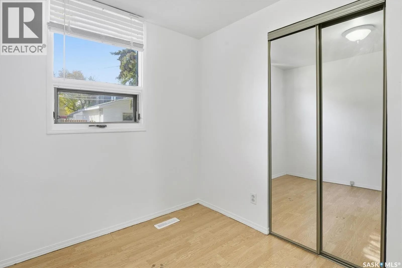 524 2nd STREET E