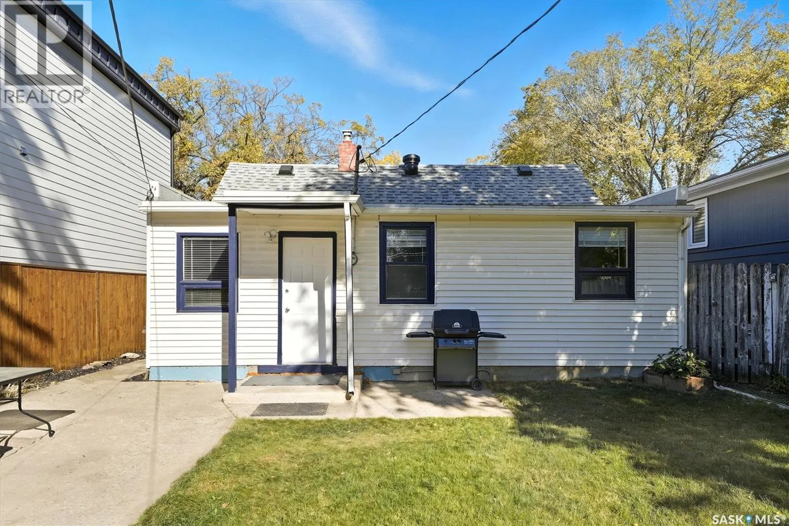 524 2nd STREET E