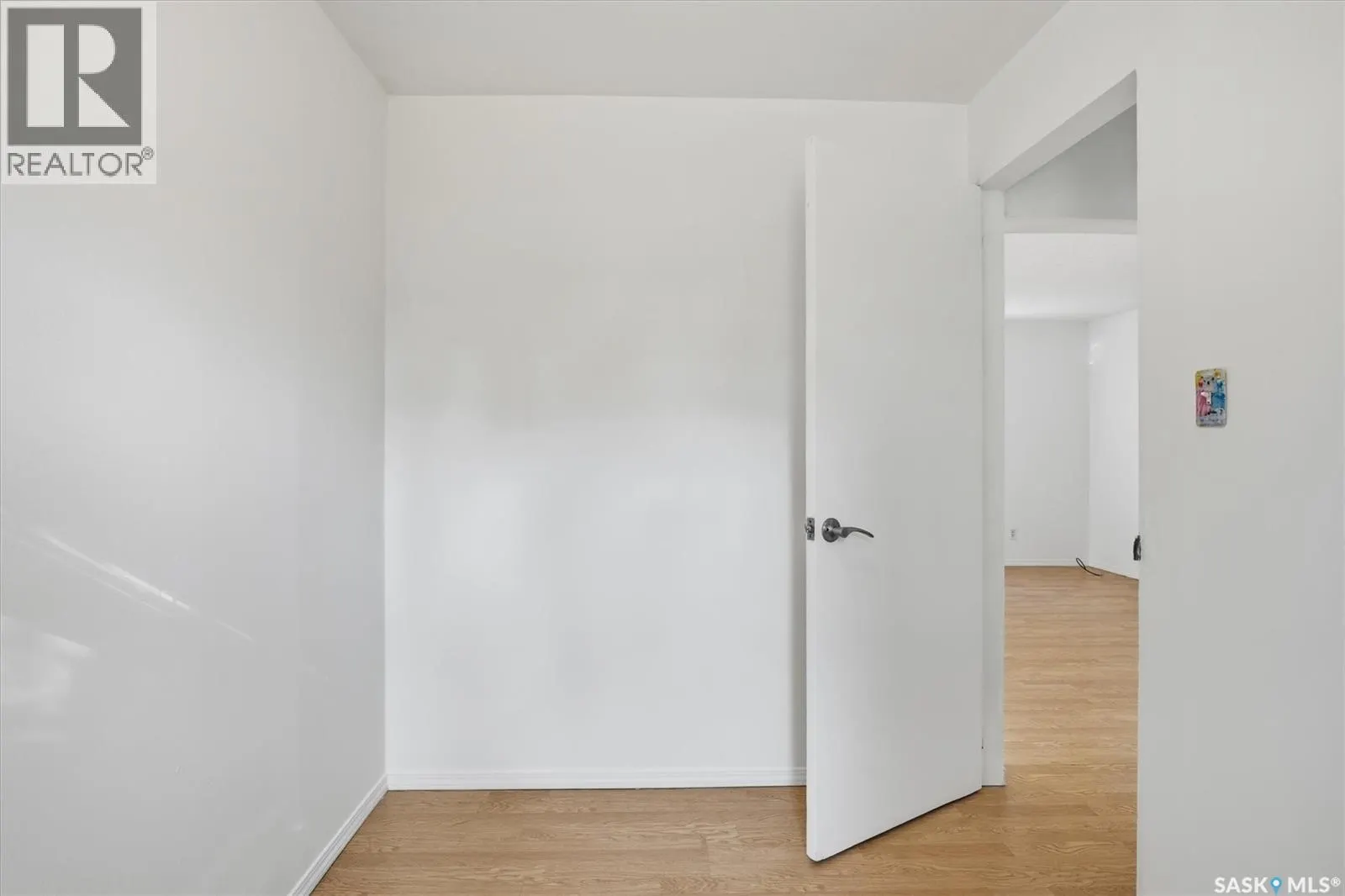 524 2nd STREET E