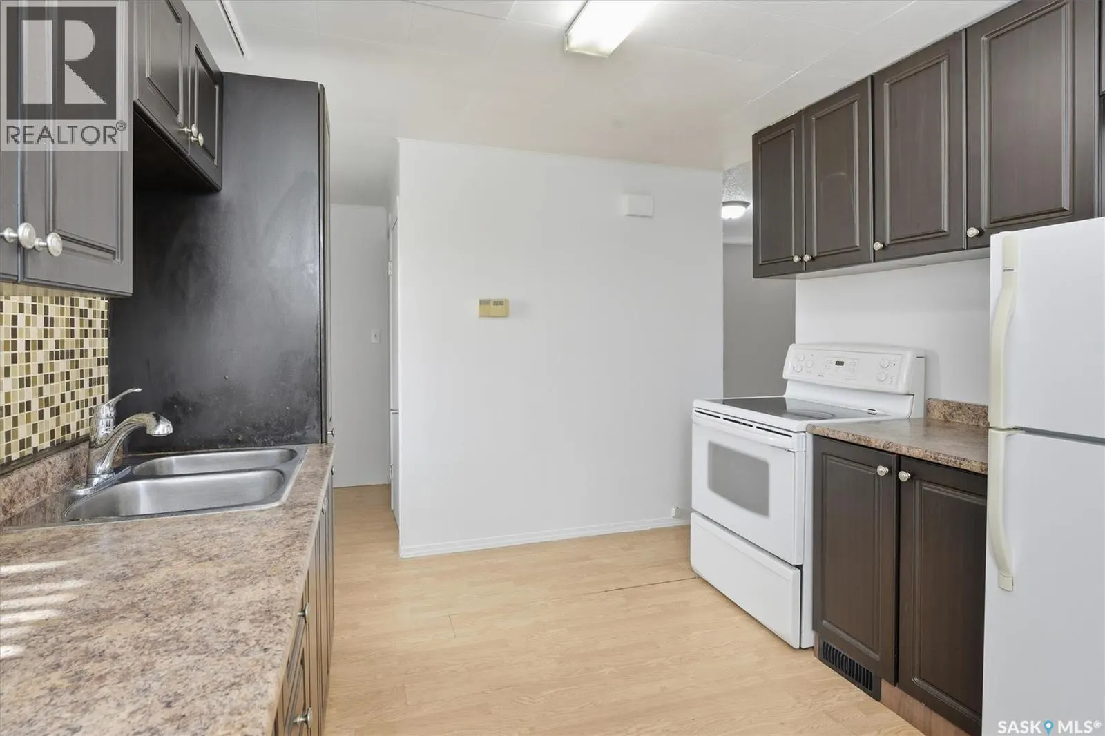 524 2nd STREET E