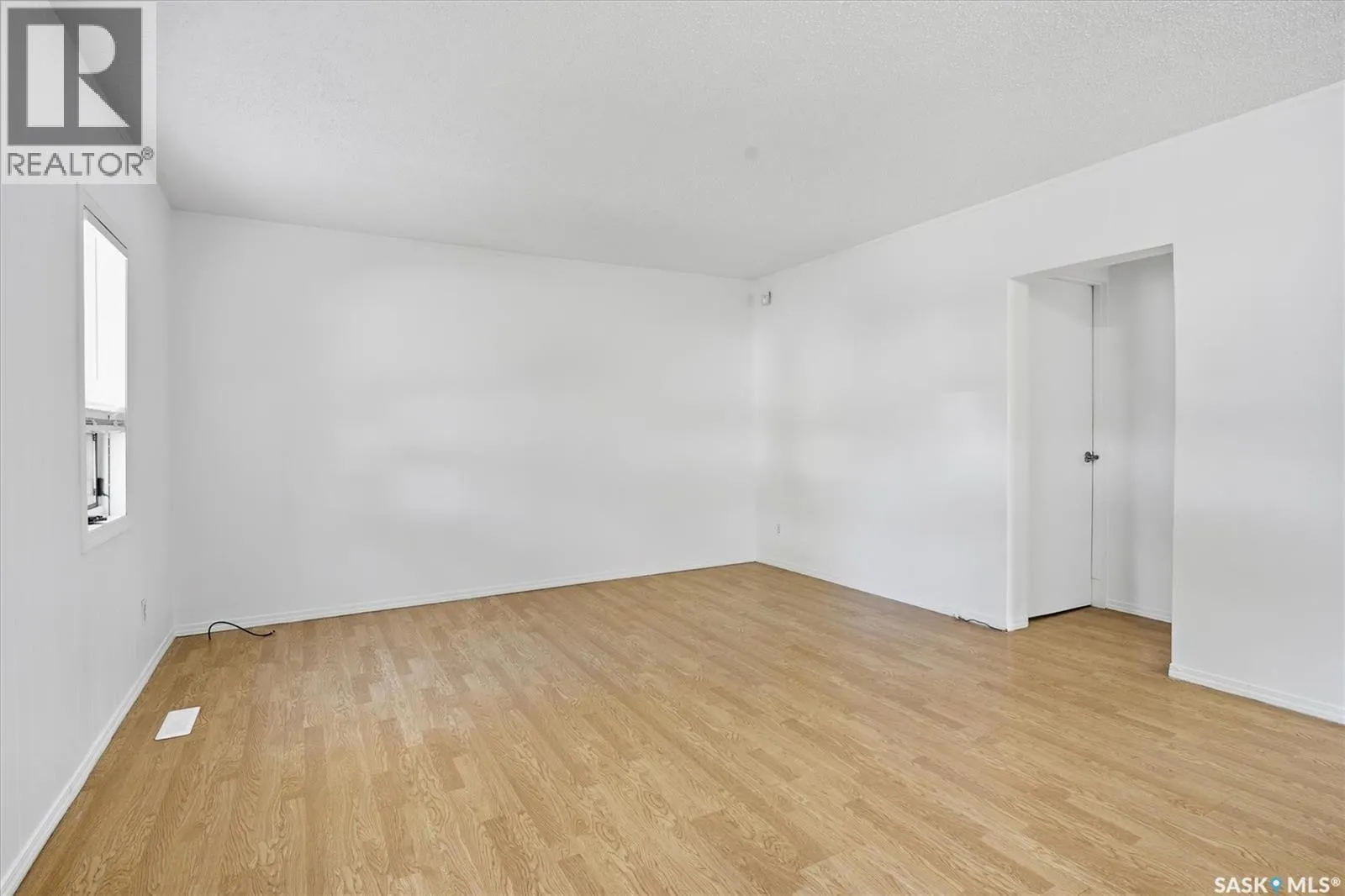 524 2nd STREET E