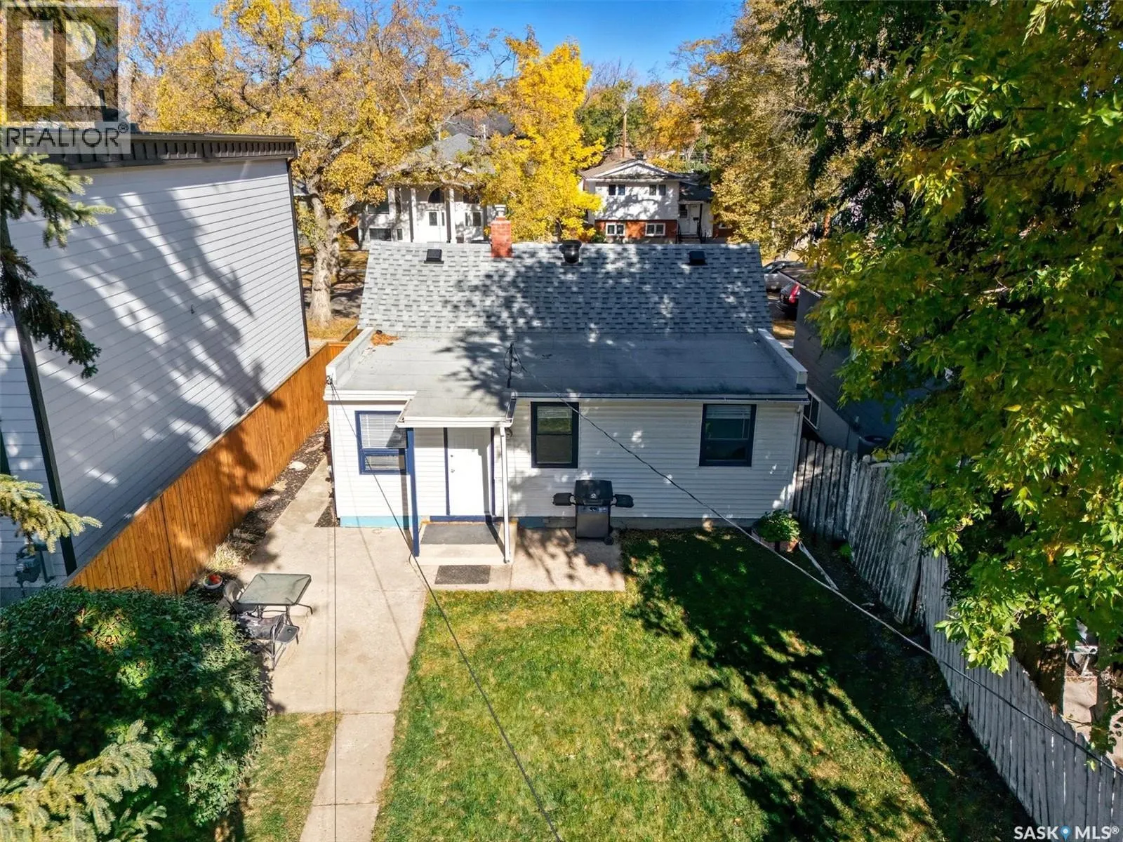 524 2nd STREET E