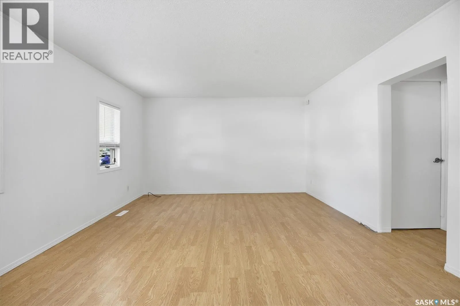 524 2nd STREET E