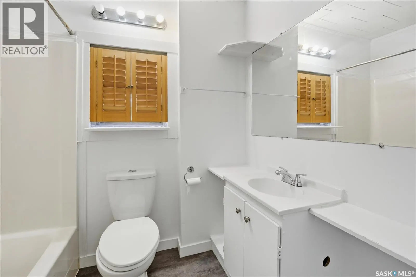 524 2nd STREET E