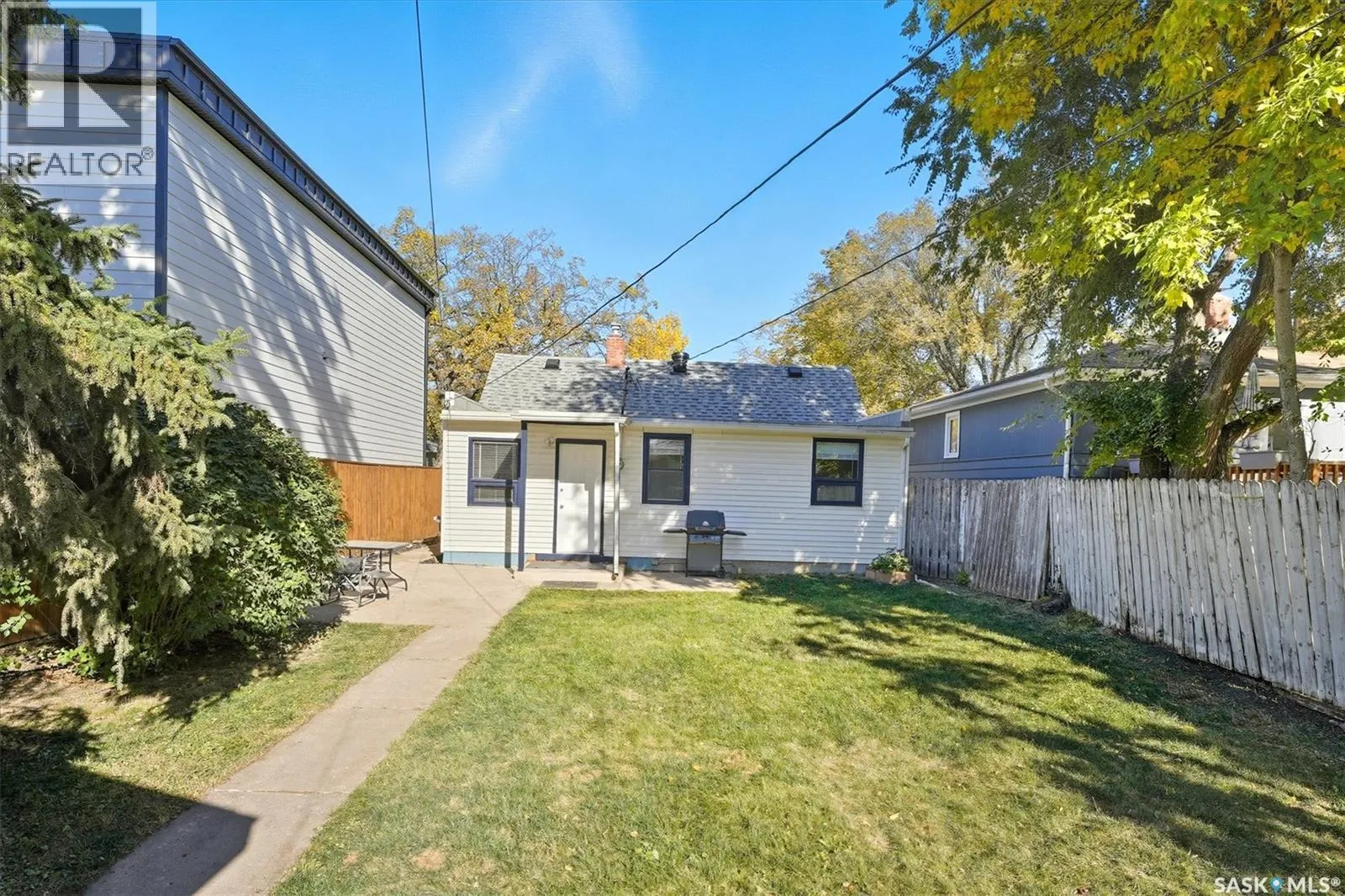 524 2nd STREET E