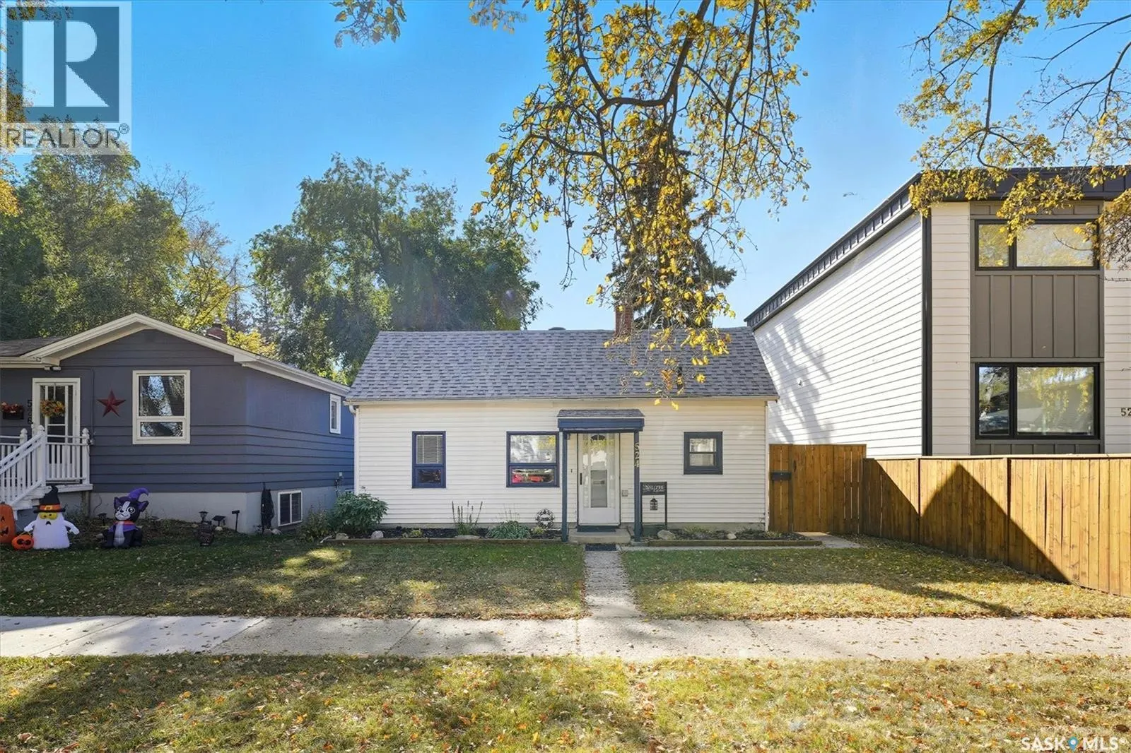 524 2nd STREET E