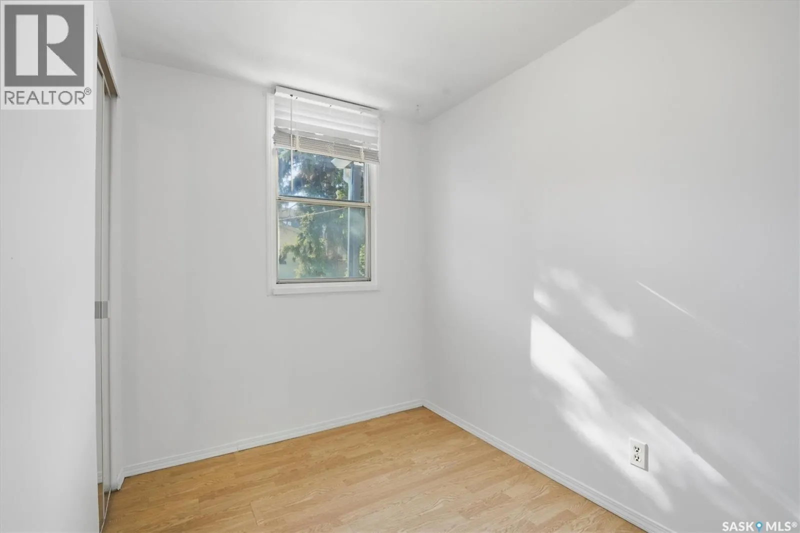 524 2nd STREET E