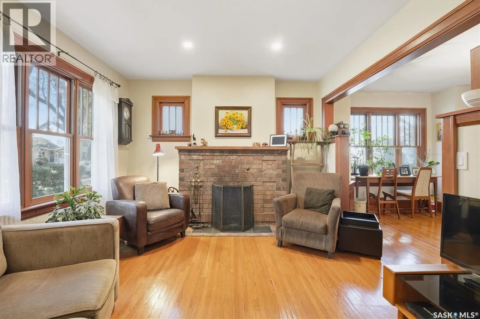 217 7th STREET E