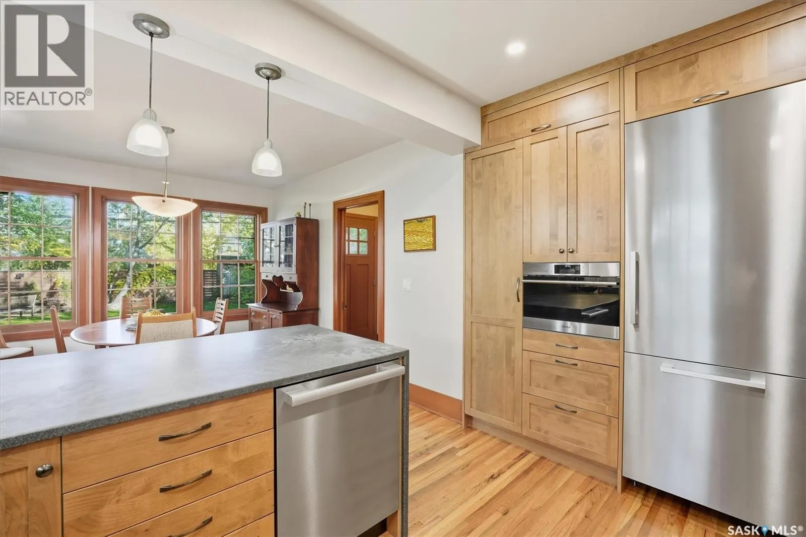 217 7th STREET E