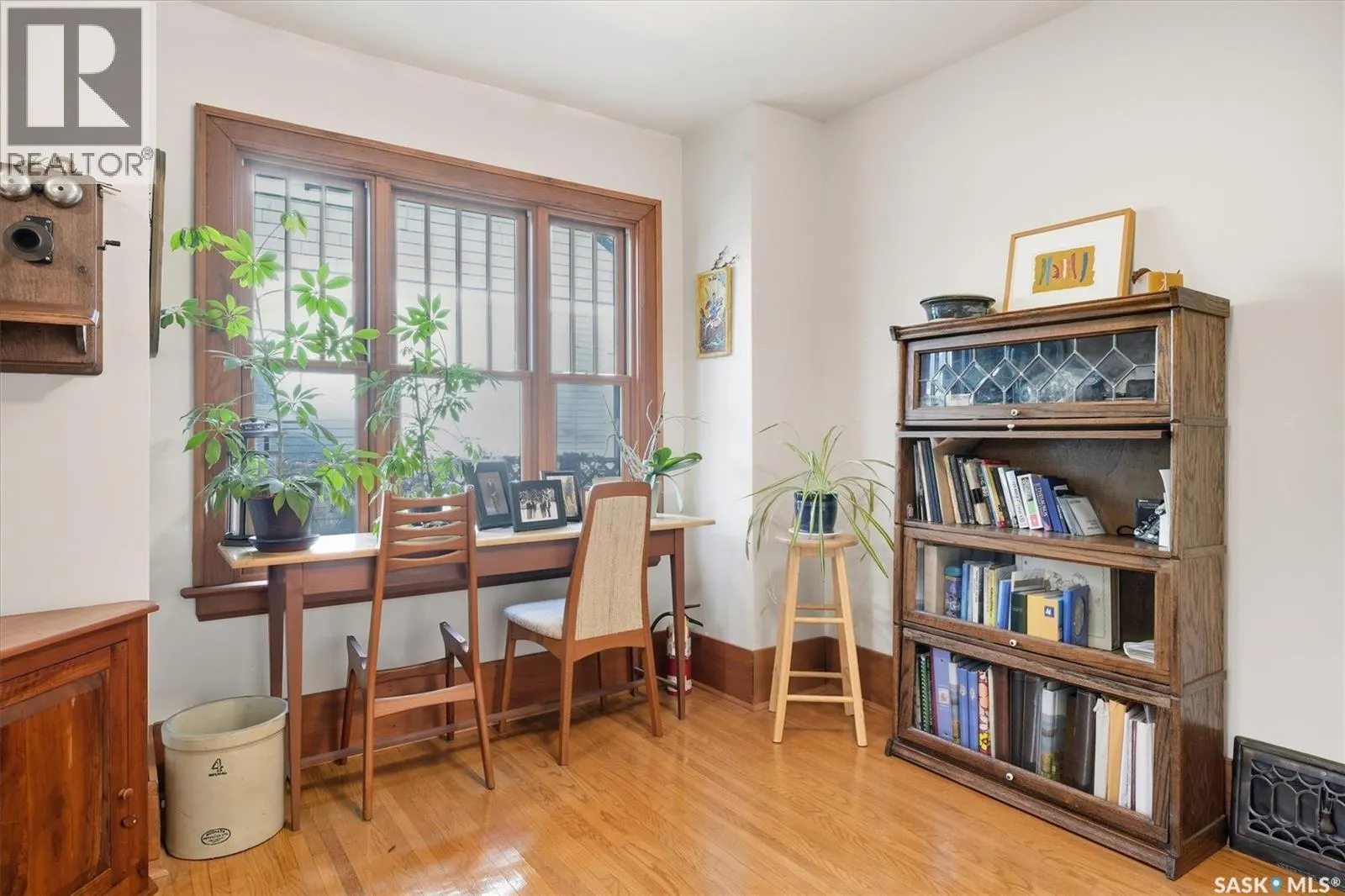 217 7th STREET E