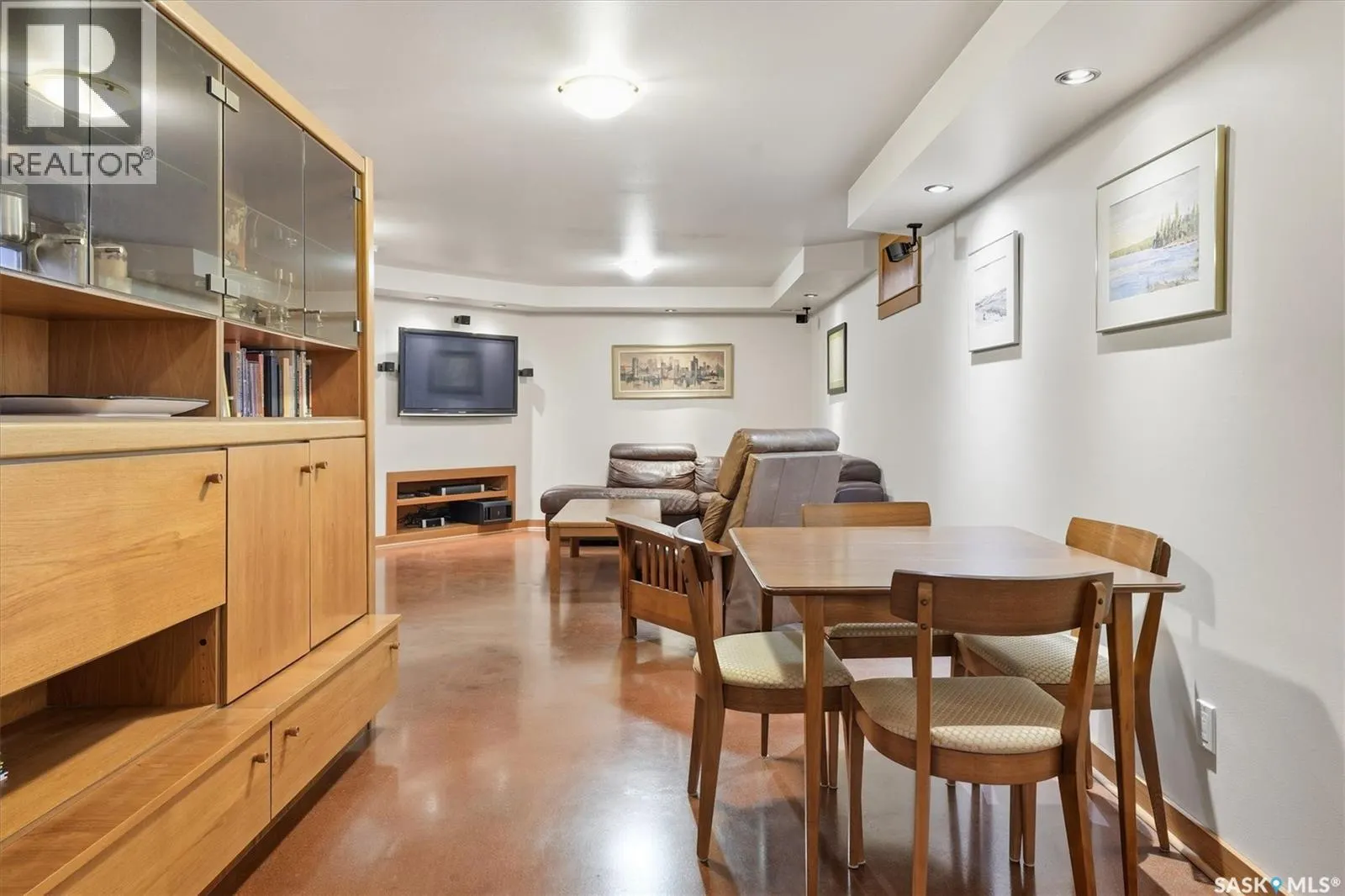 217 7th STREET E