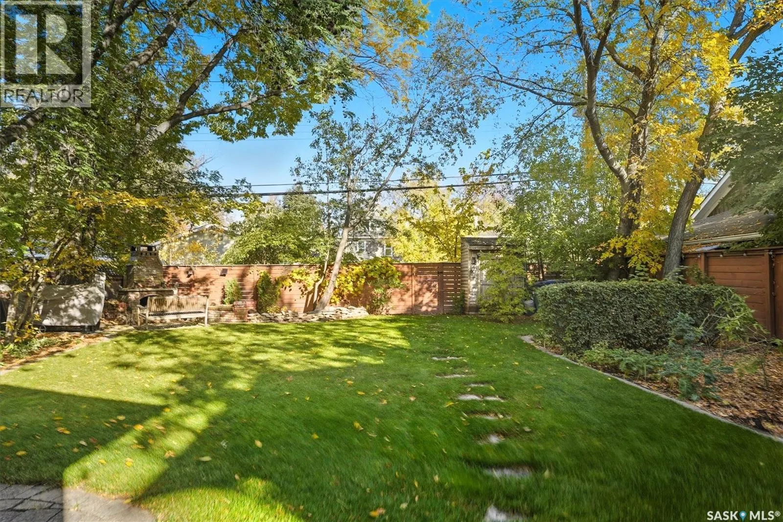 217 7th STREET E