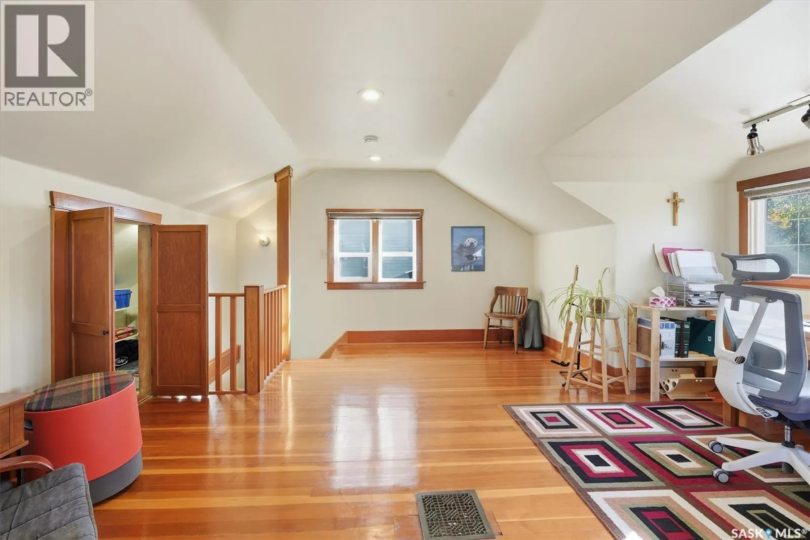 217 7th STREET E