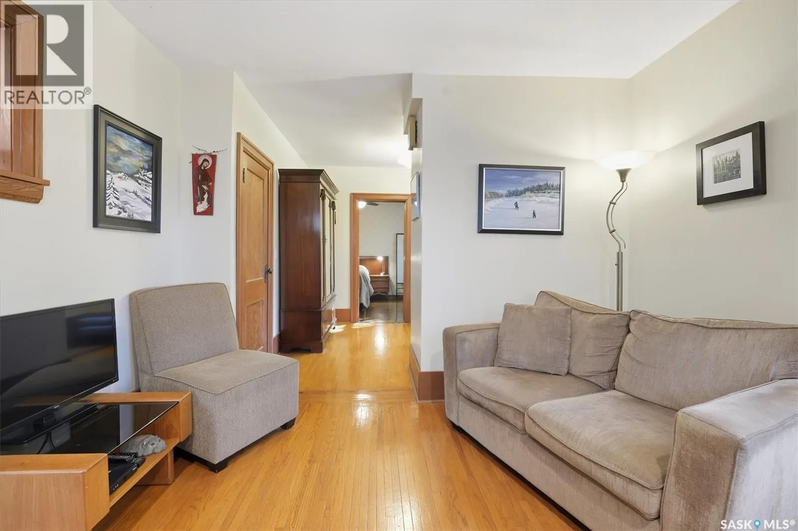 217 7th STREET E