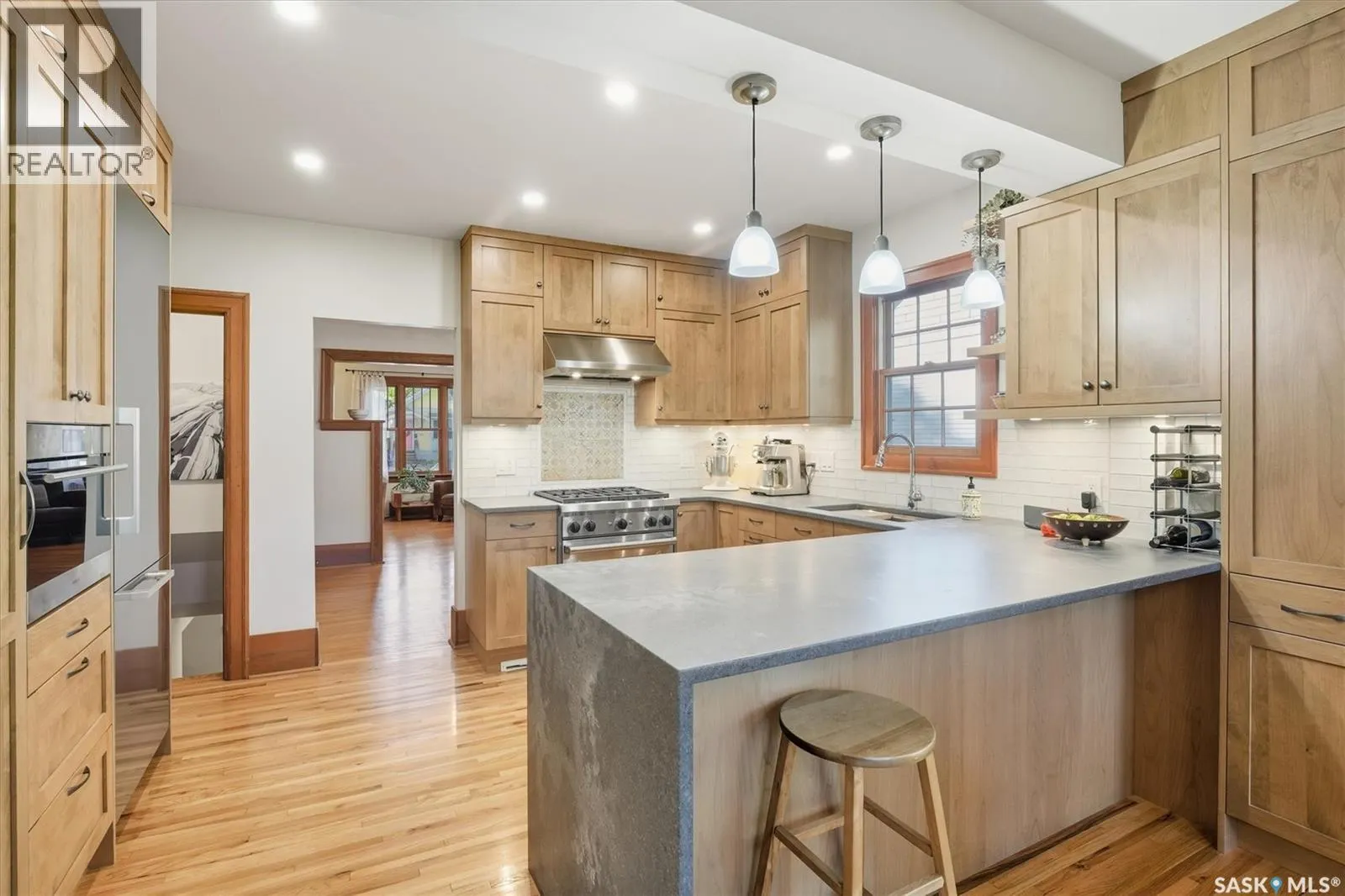 217 7th STREET E