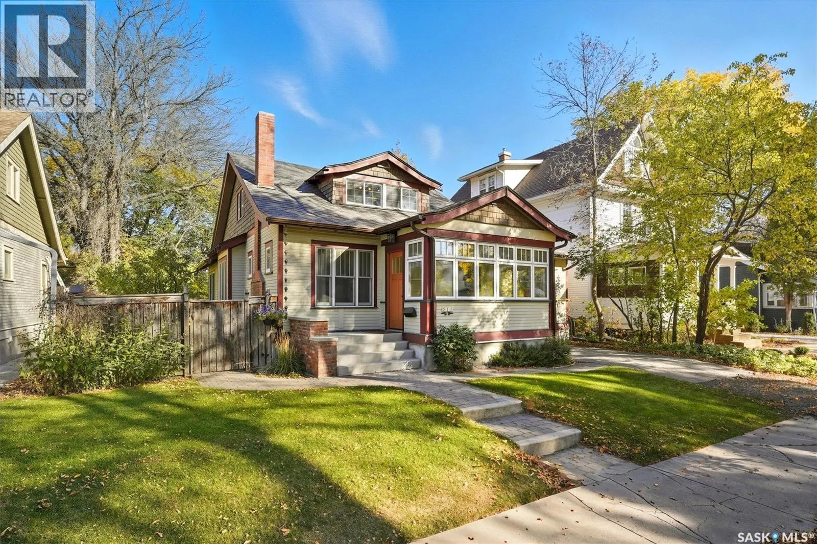 217 7th STREET E
