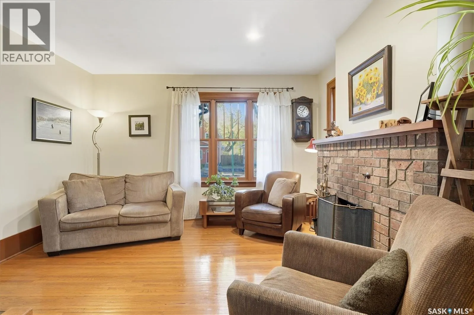 217 7th STREET E