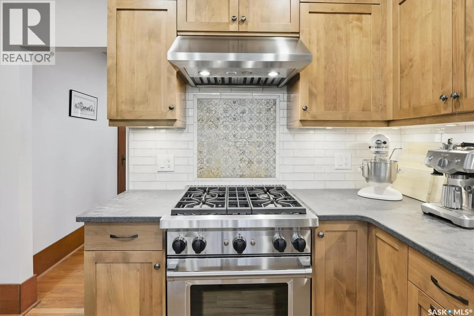 217 7th STREET E