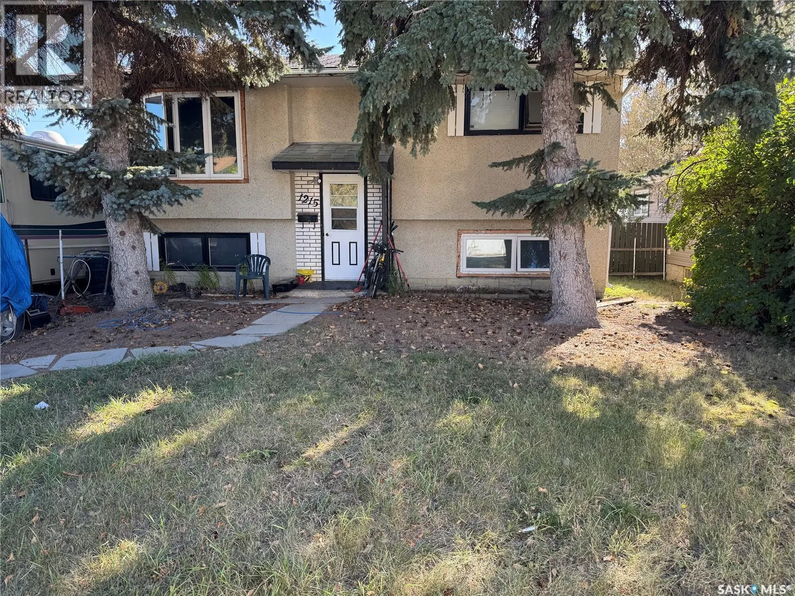 1215 ATHABASCA STREET W