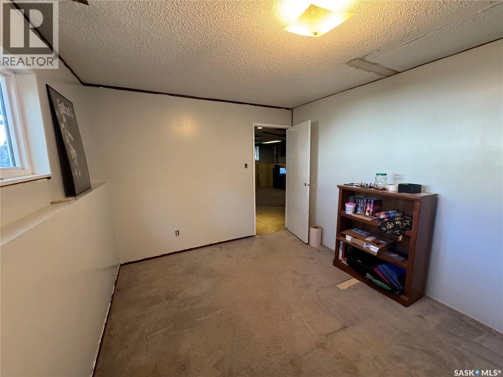 1215 ATHABASCA STREET W