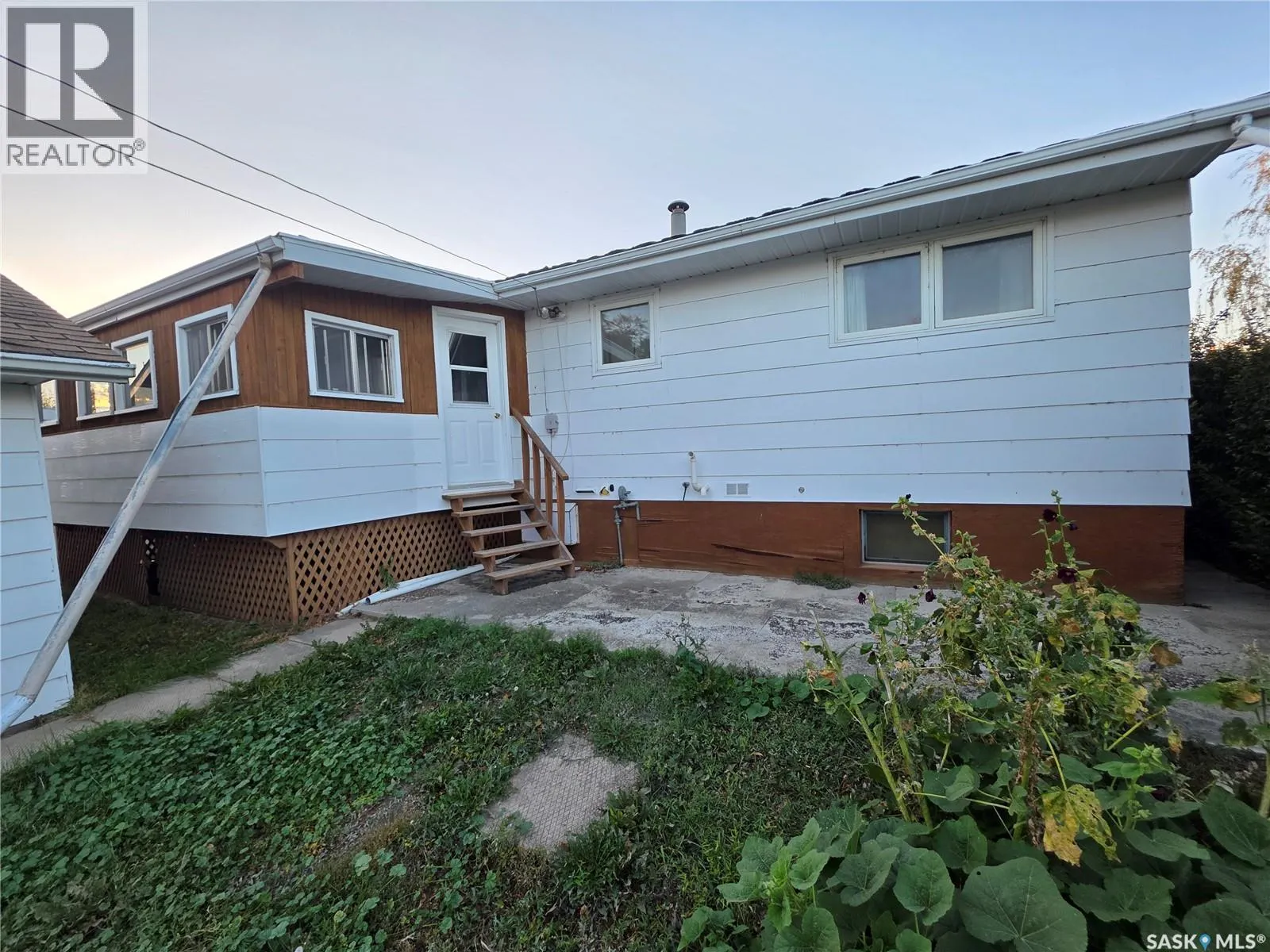 304 3rd STREET N