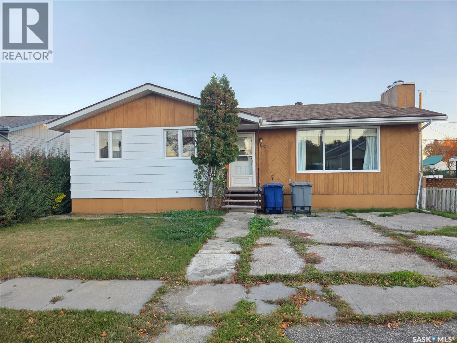 304 3rd STREET N