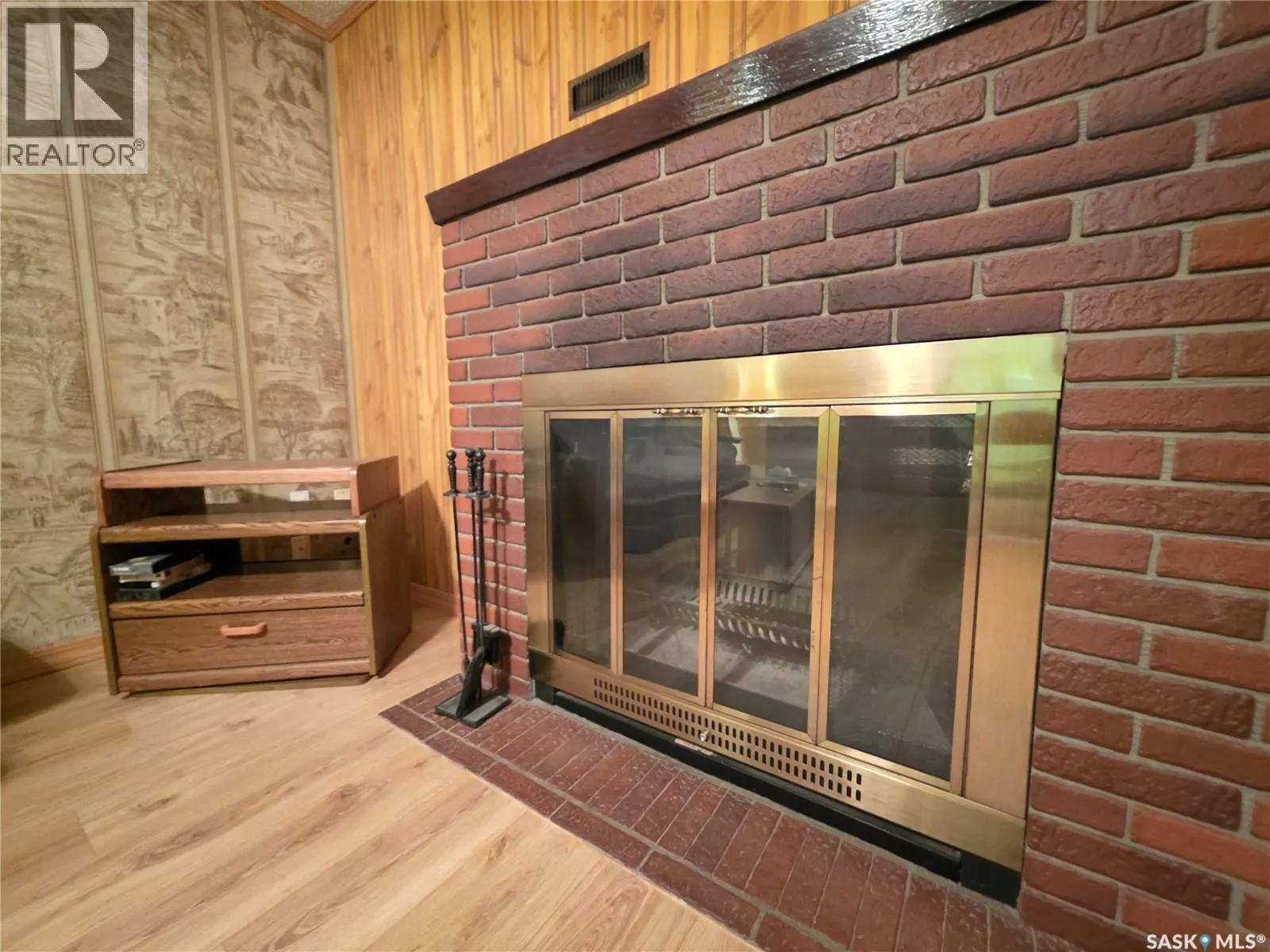 304 3rd STREET N