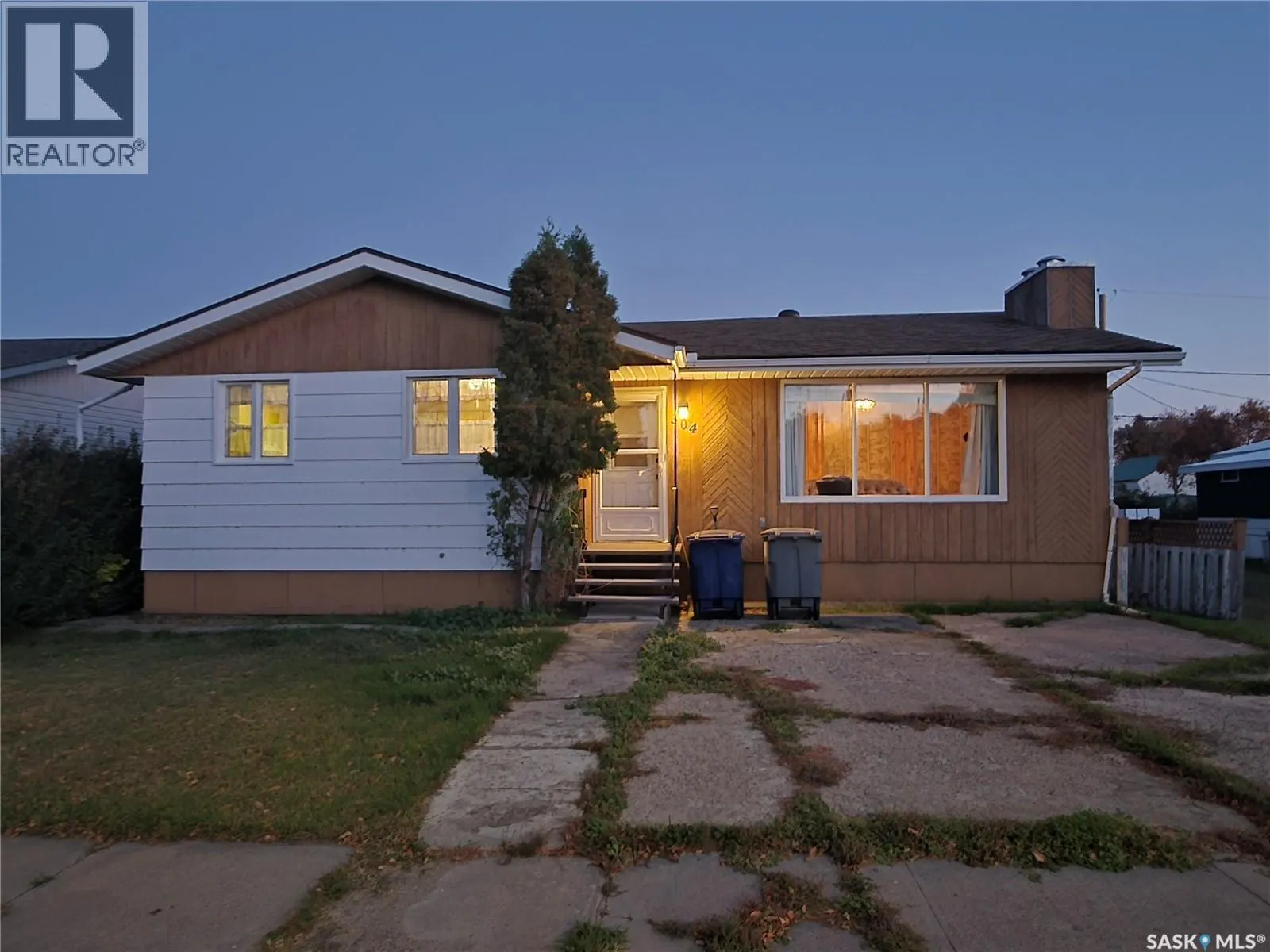 304 3rd STREET N