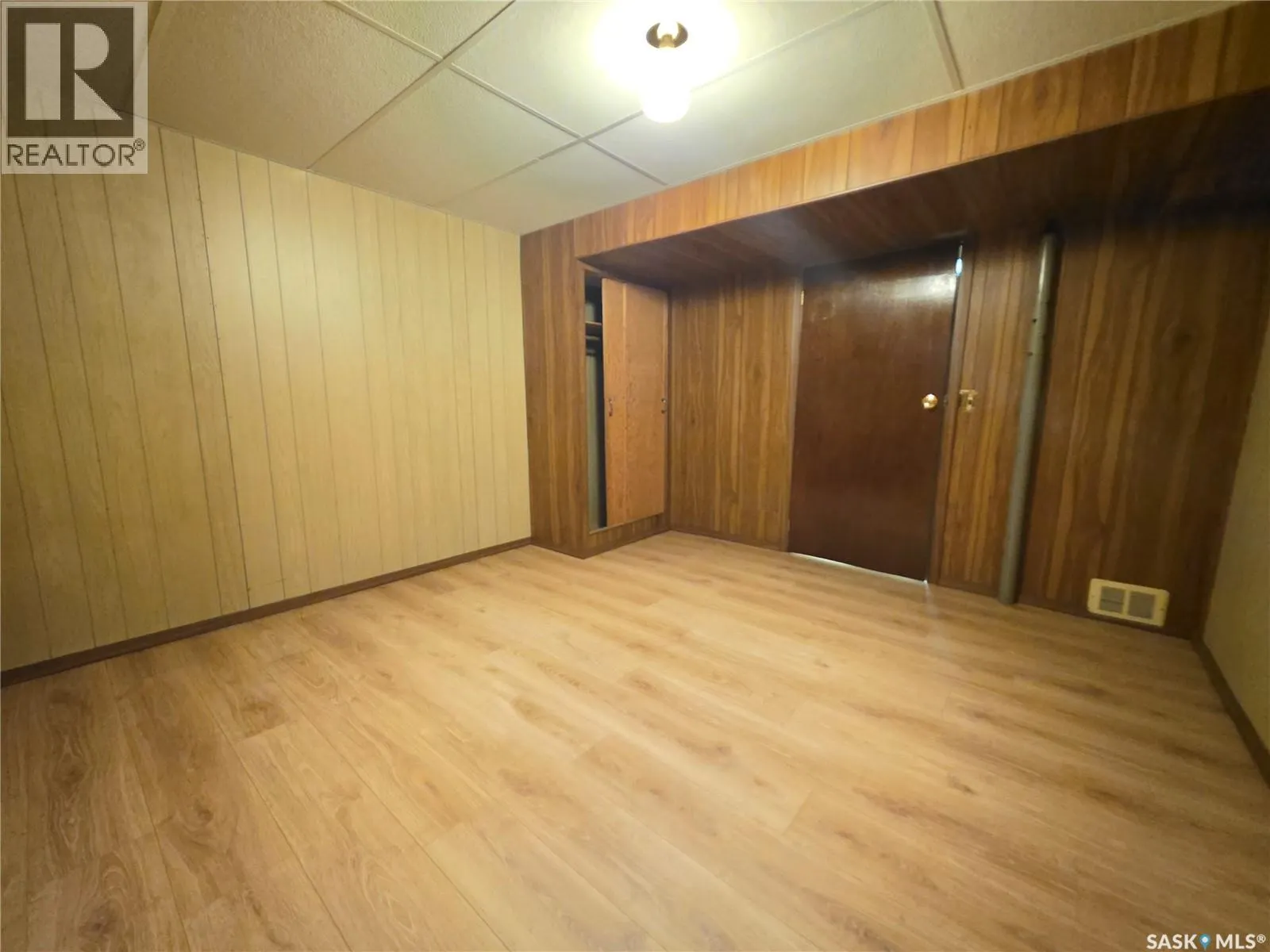 304 3rd STREET N