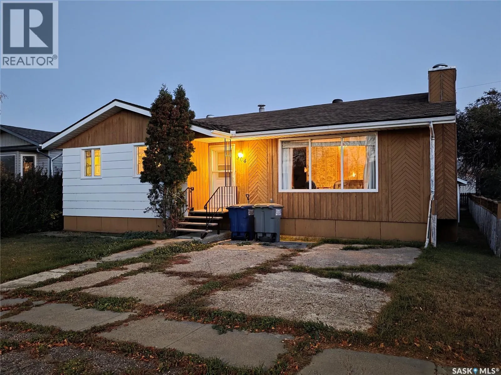 304 3rd STREET N