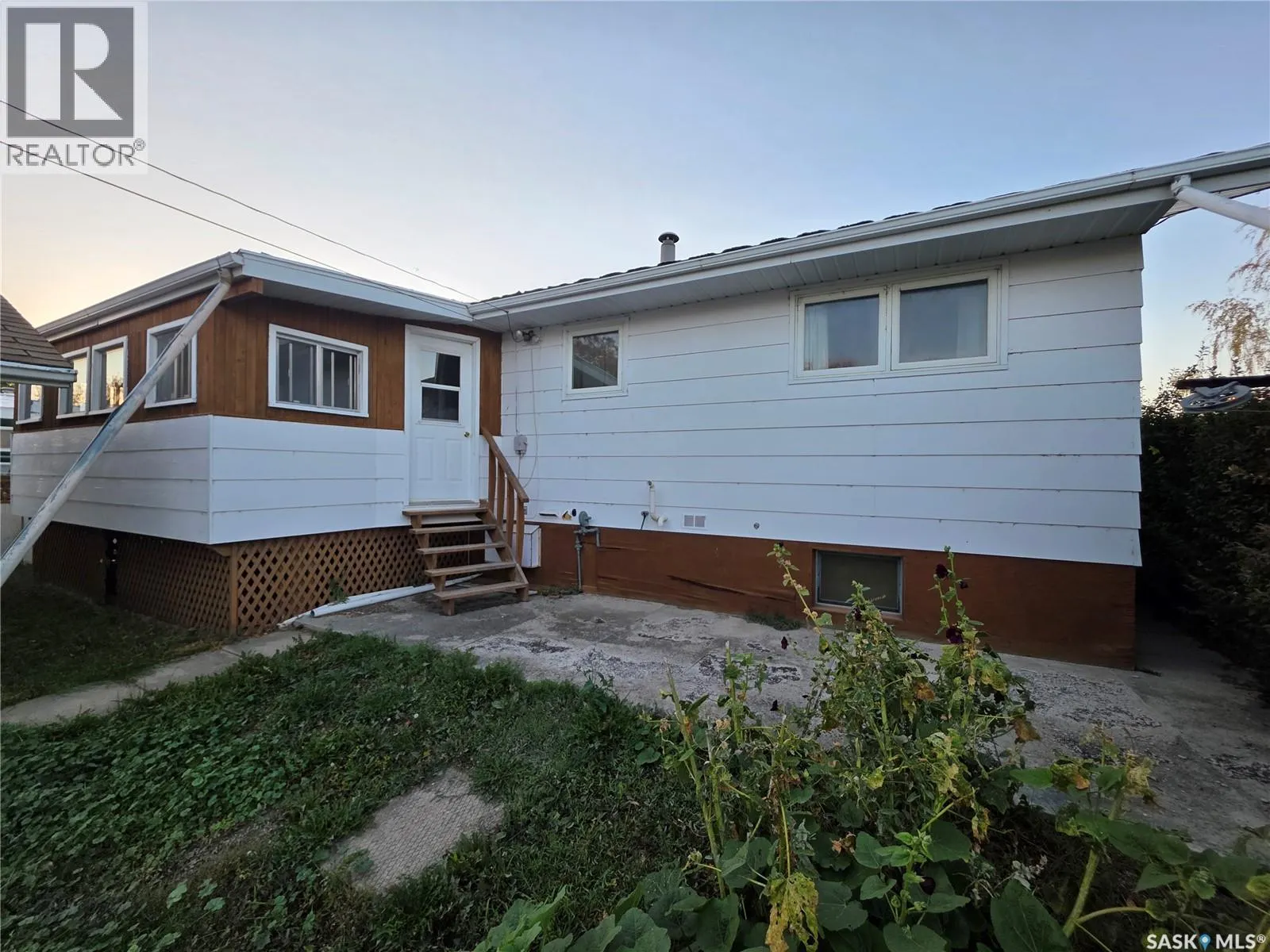 304 3rd STREET N