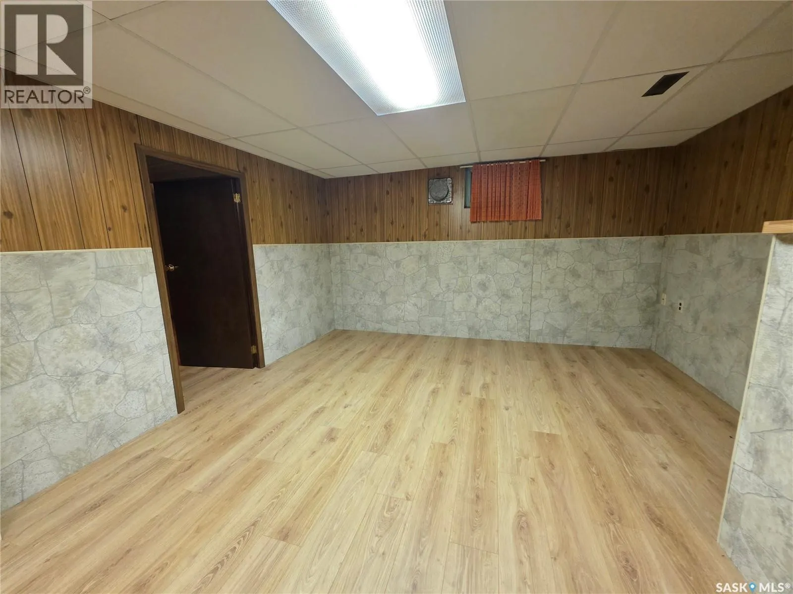 304 3rd STREET N