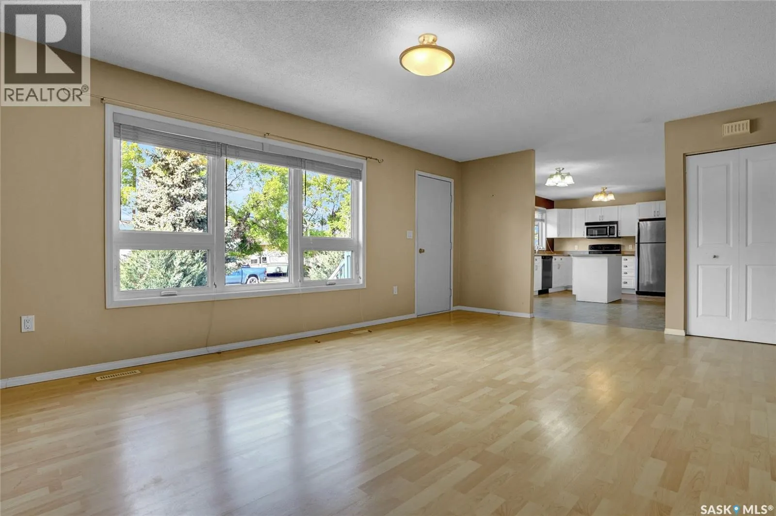 110 3rd AVENUE W
