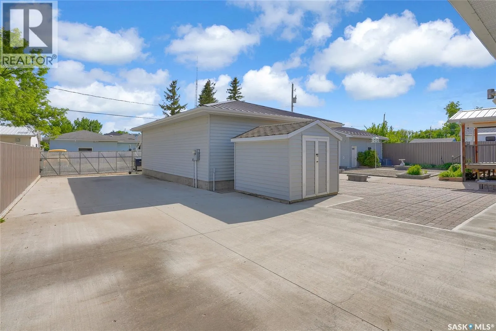 110 3rd AVENUE W
