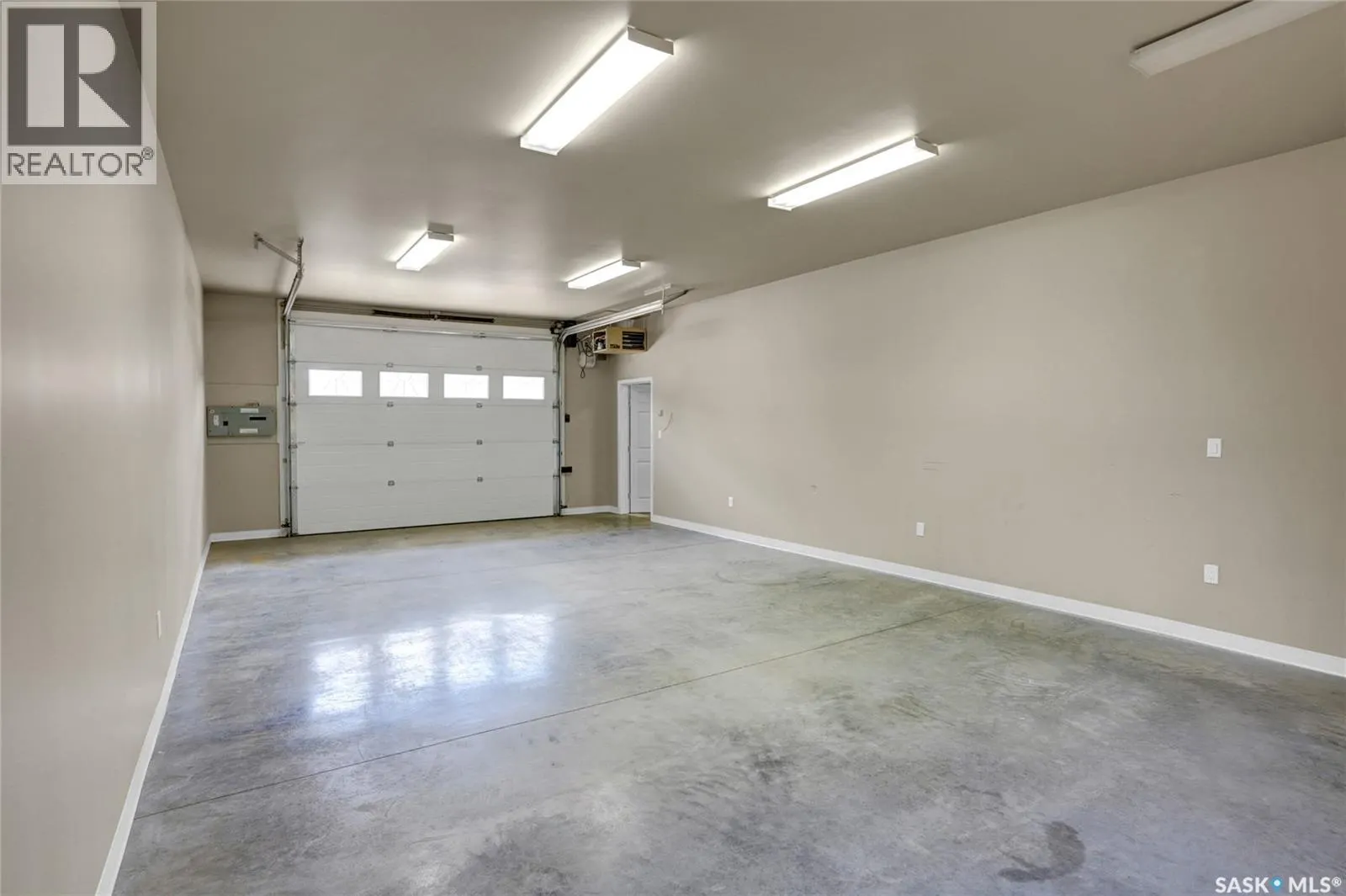 110 3rd AVENUE W