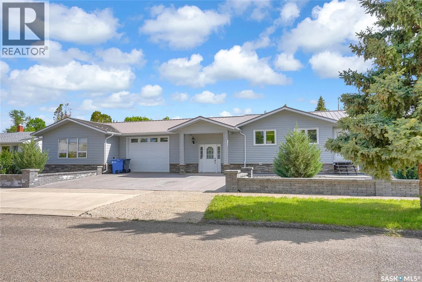 110 3rd AVENUE W