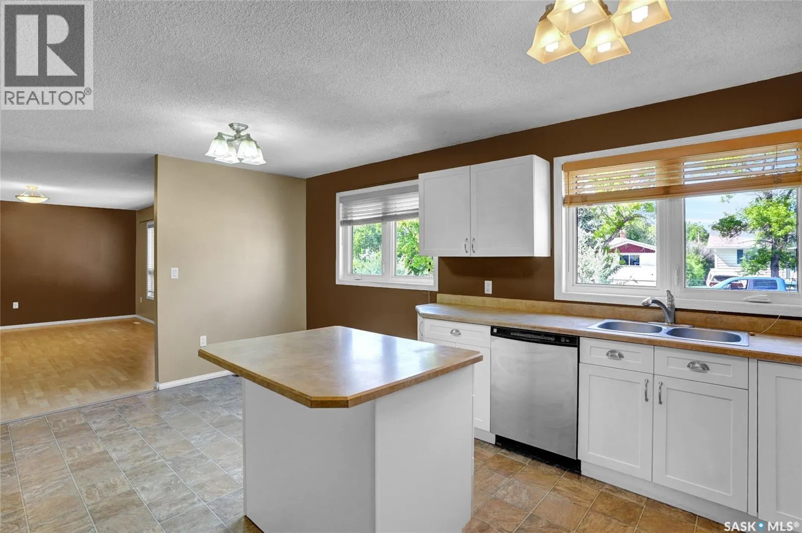 110 3rd AVENUE W