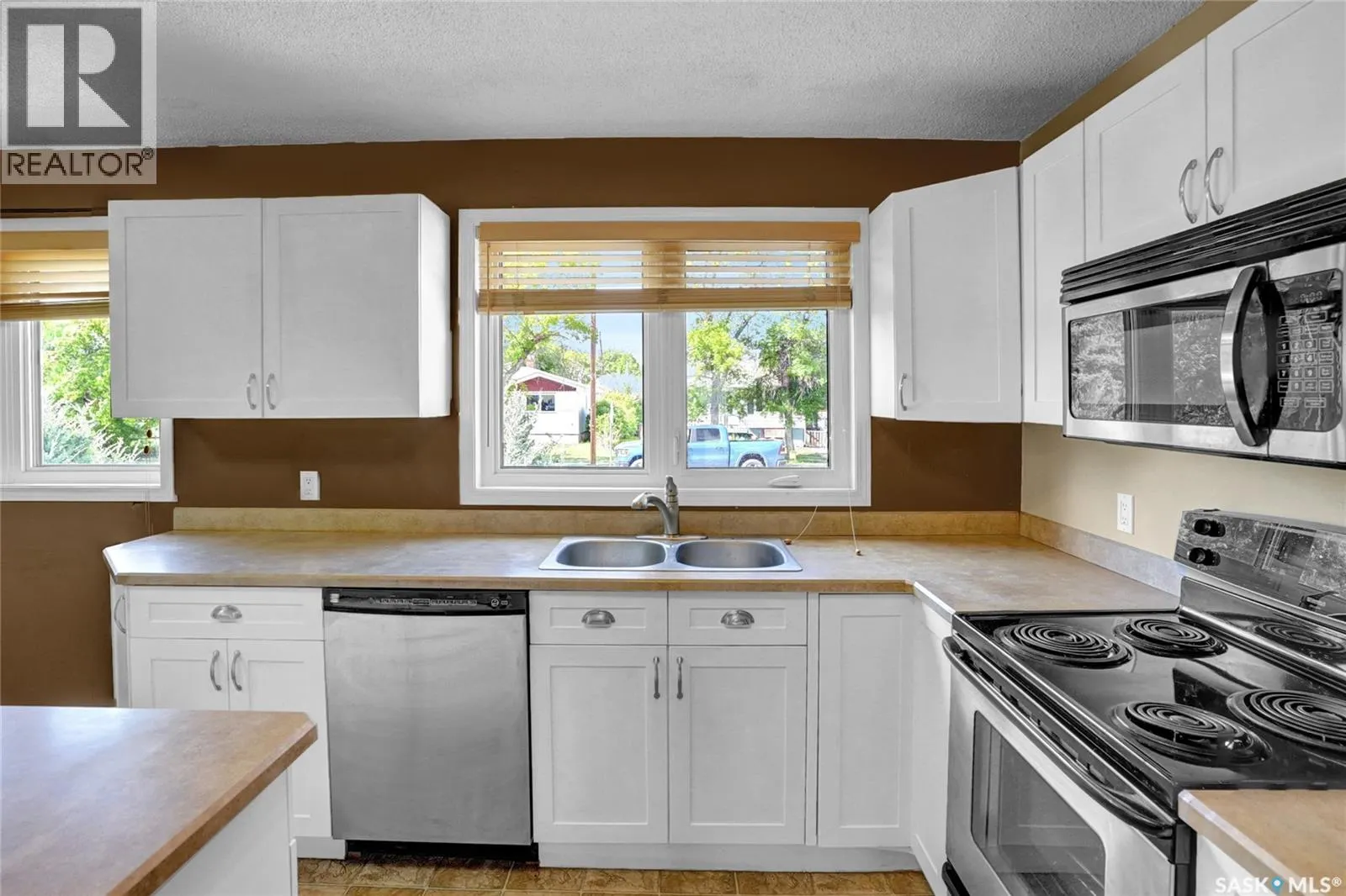 110 3rd AVENUE W