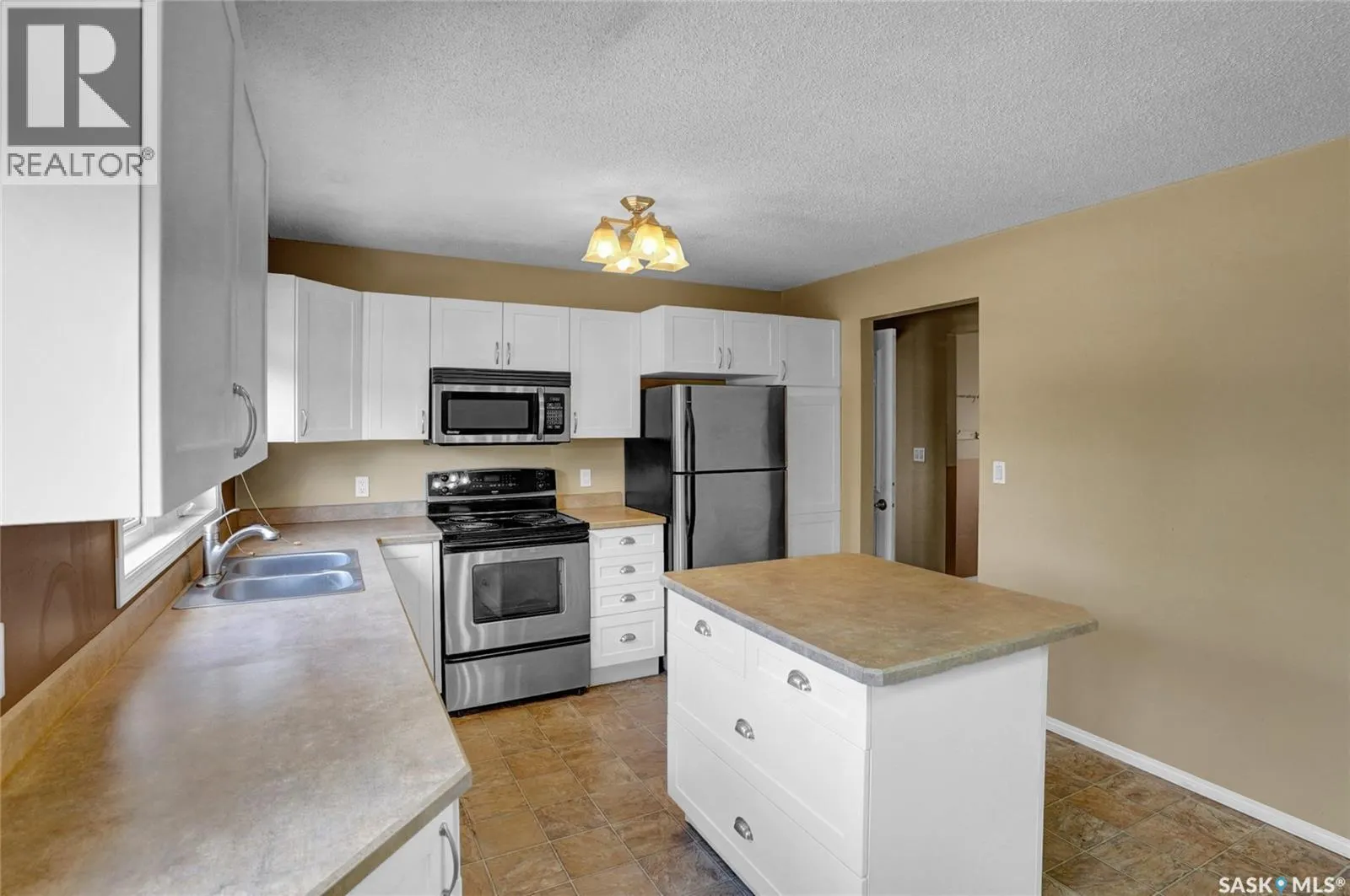 110 3rd AVENUE W