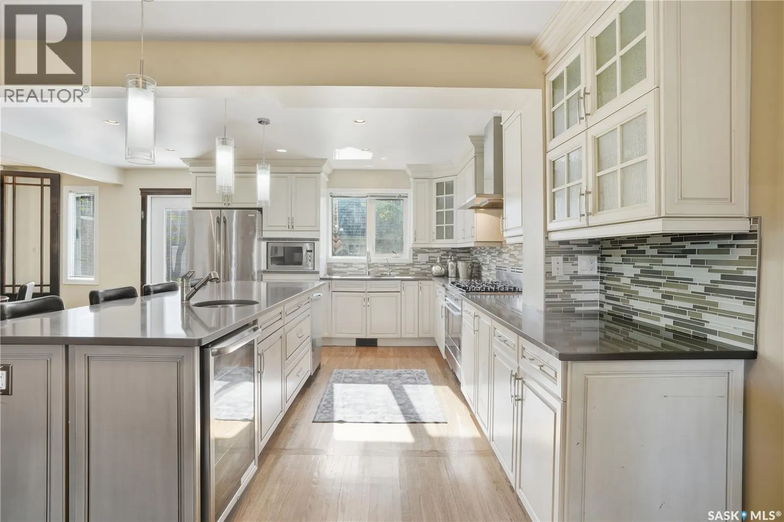 2807 Assiniboine AVENUE
