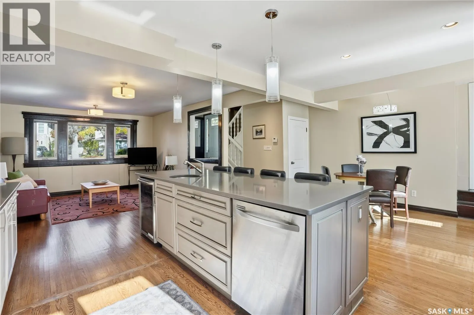 2807 Assiniboine AVENUE