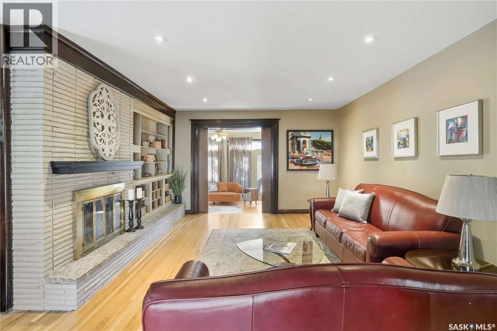 2807 Assiniboine AVENUE