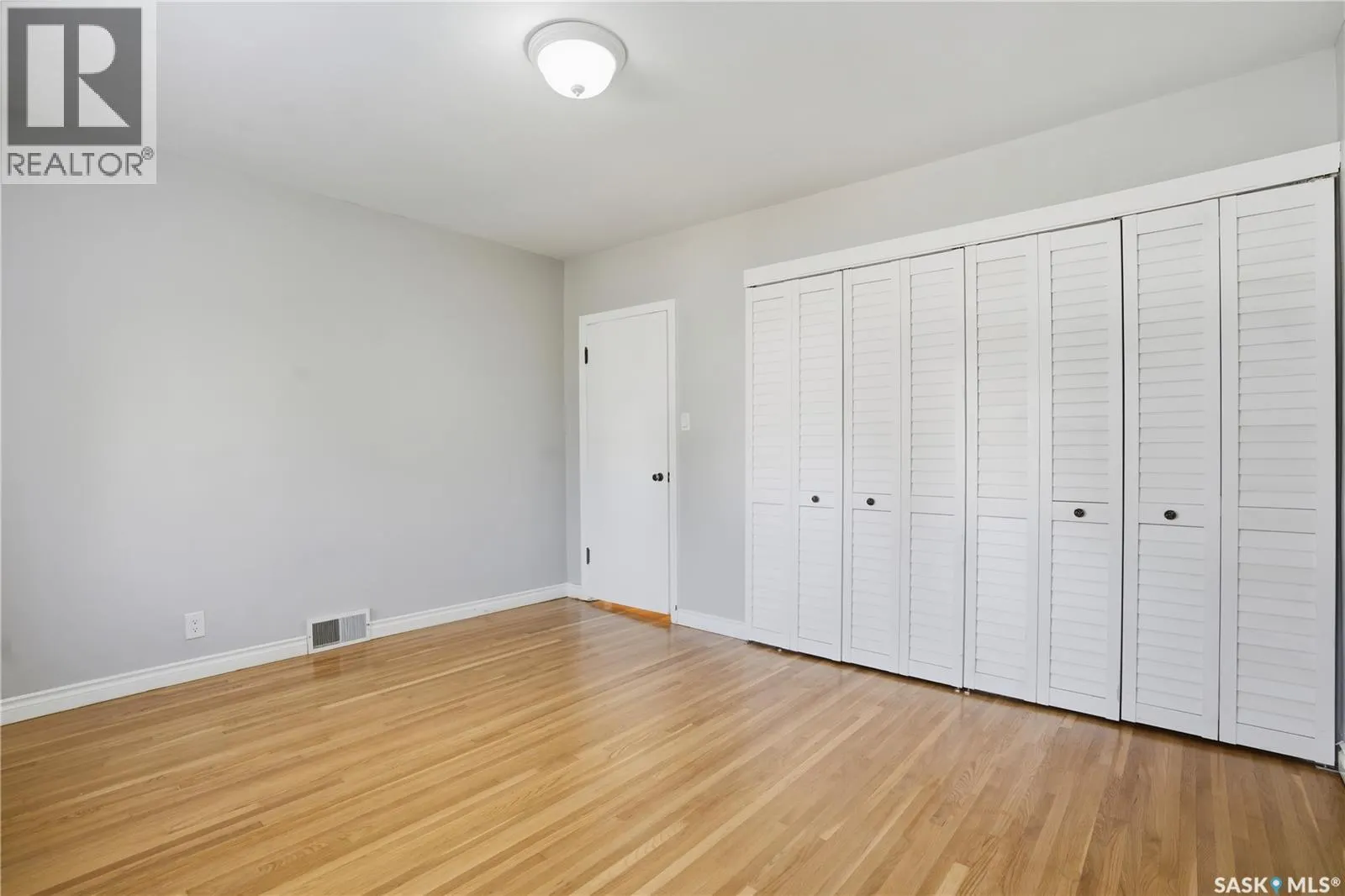 2807 Assiniboine AVENUE