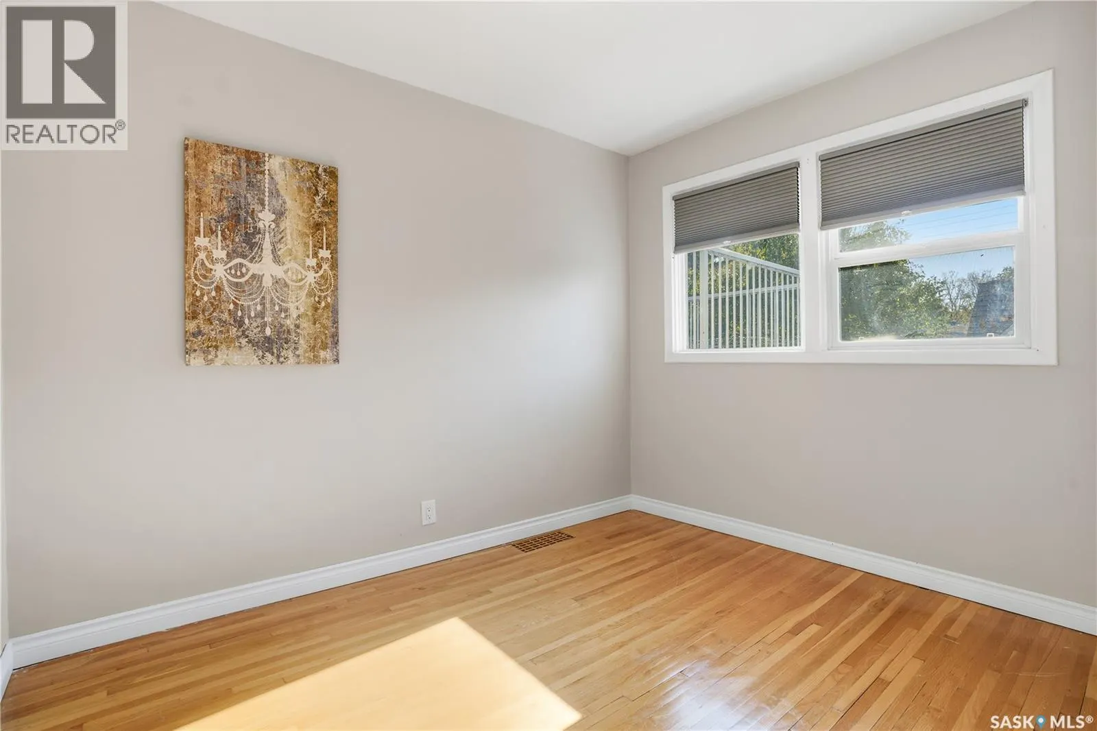 2807 Assiniboine AVENUE