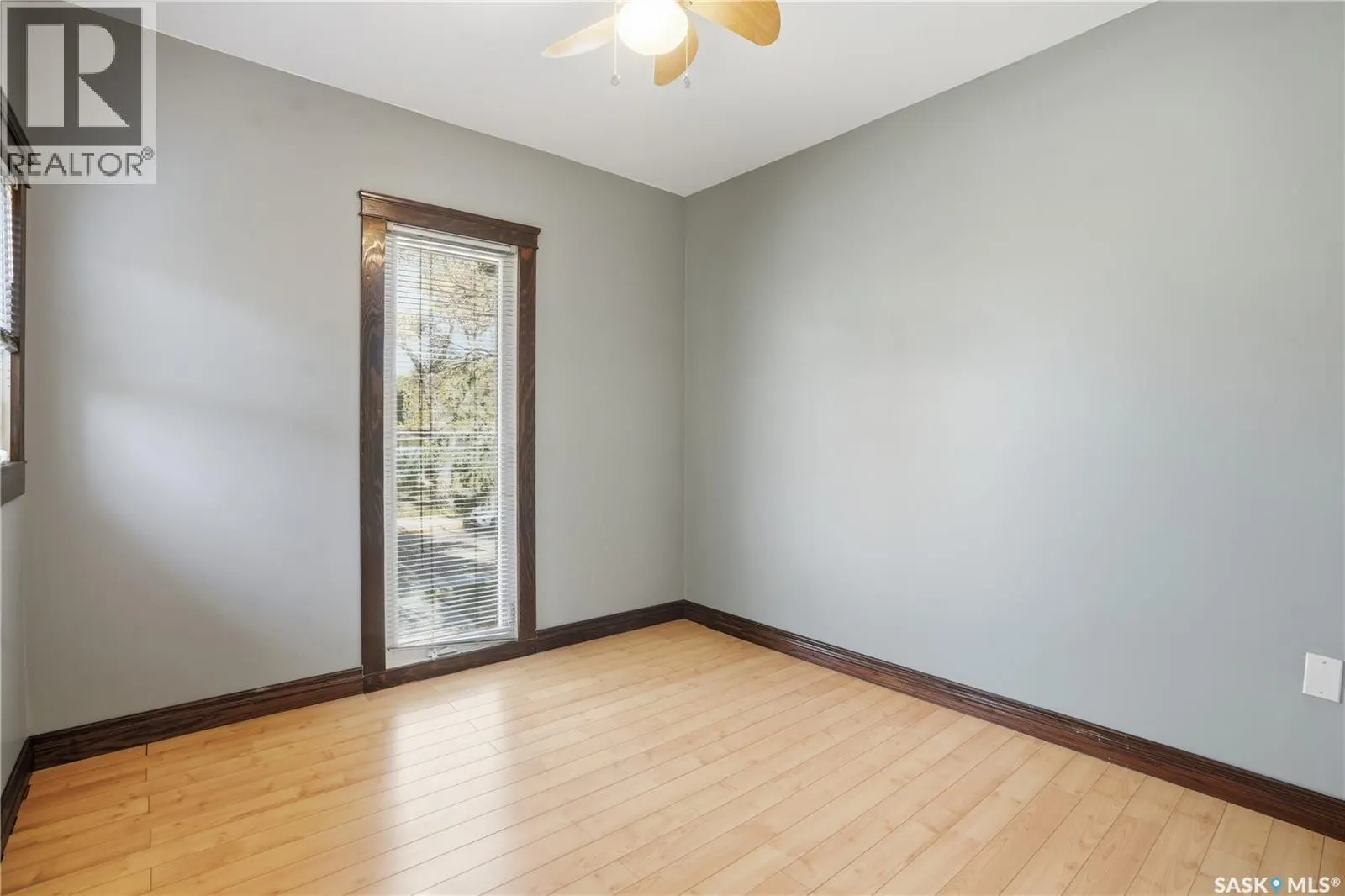 2807 Assiniboine AVENUE