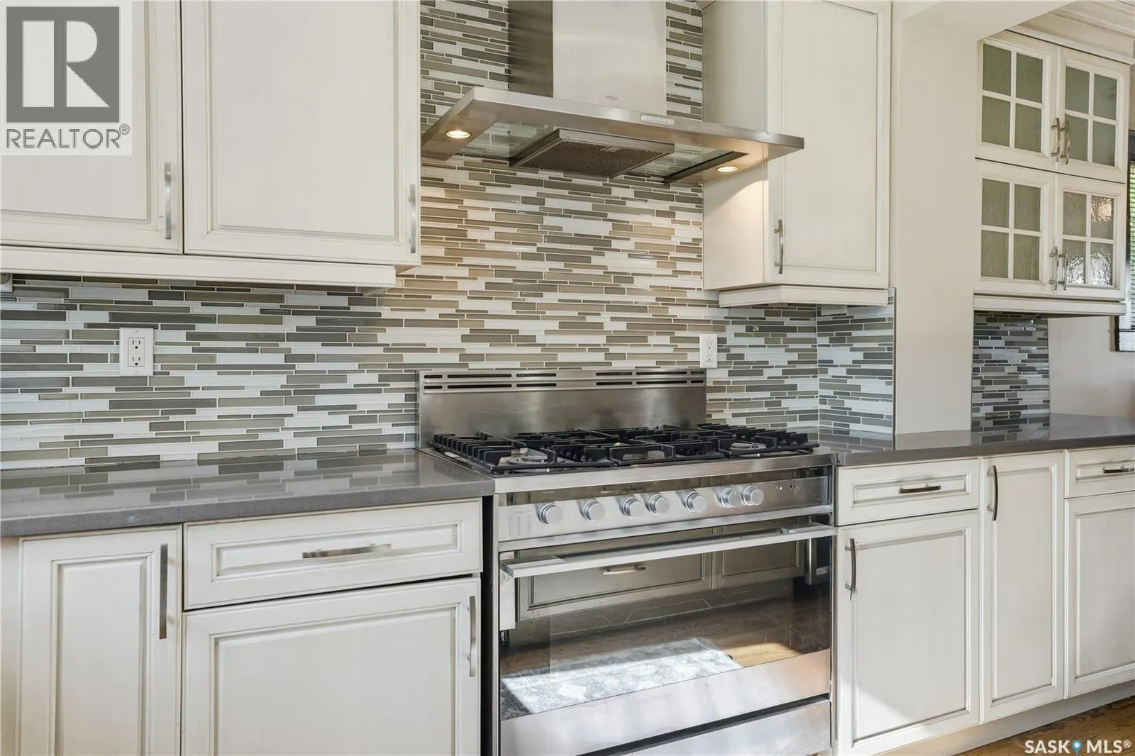 2807 Assiniboine AVENUE