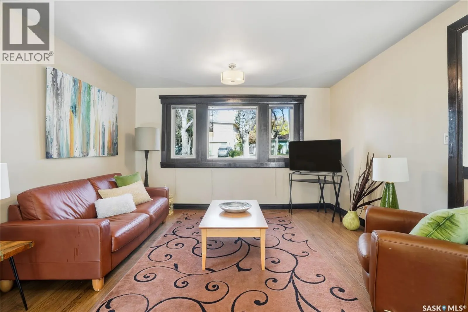 2807 Assiniboine AVENUE
